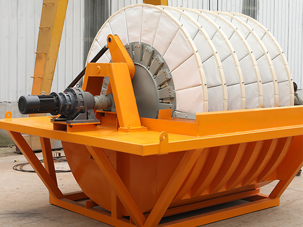 Rotacioni vakuumski disk filter