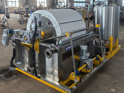 Prednosti rotirajućeg vakuumskog filtera u tretmanu blata za industriju zaštite okoliša